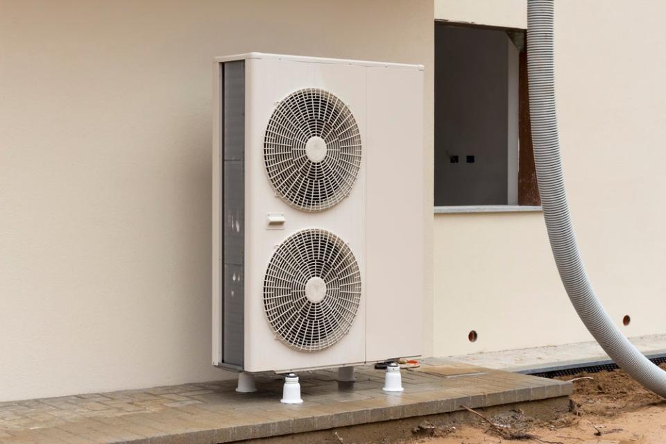 What is the downside to a heat pump in the UK?